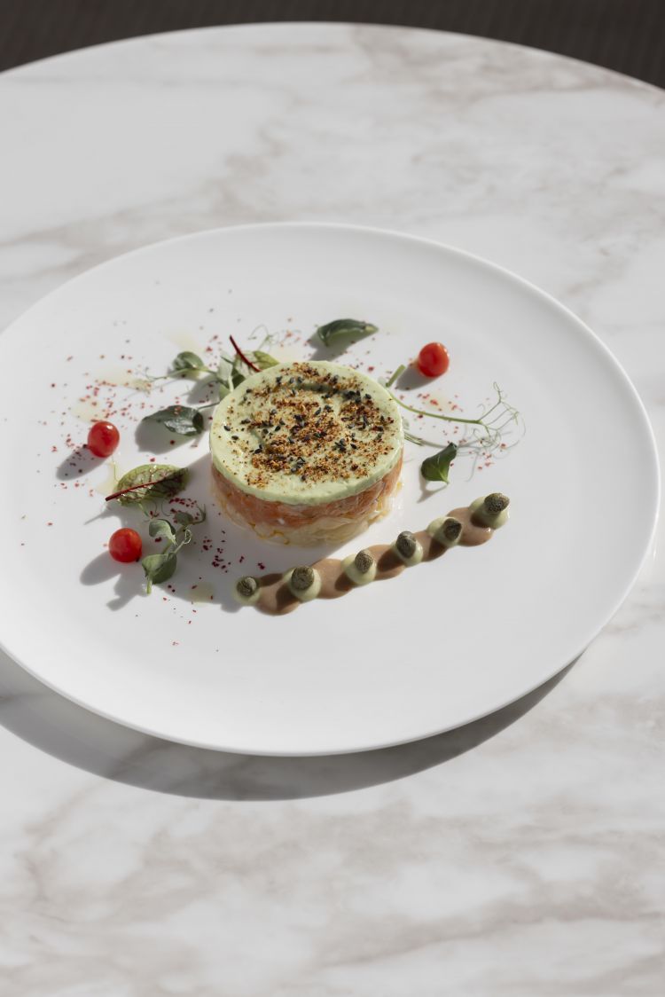 Dal menu Bio Light, la Tartare di salmone