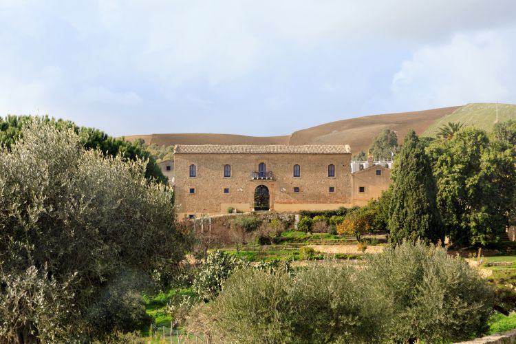 Tasca d'Almerita nasce nel 1830 nel cuore dell