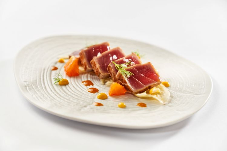 Tataki di tonno, finocchi, arancia, maionese al sesamo
