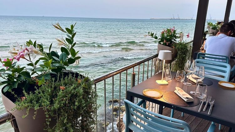 I tavoli sul mare
