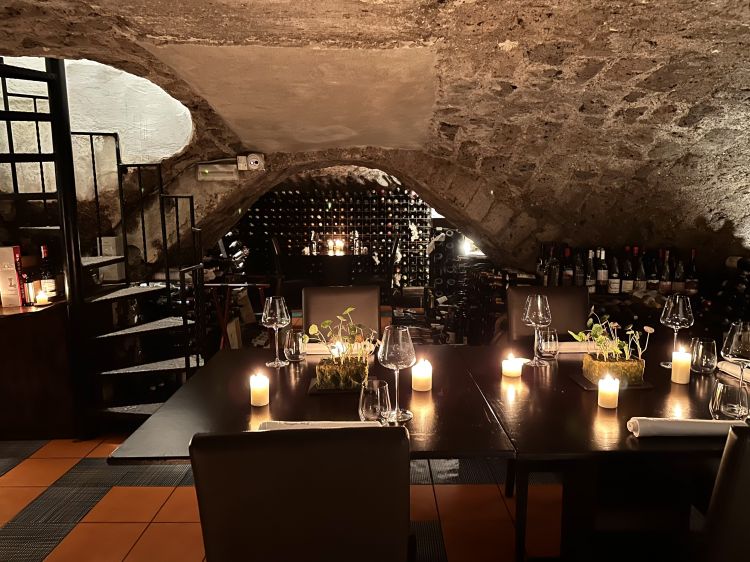 Cena in cantina a lume di candela