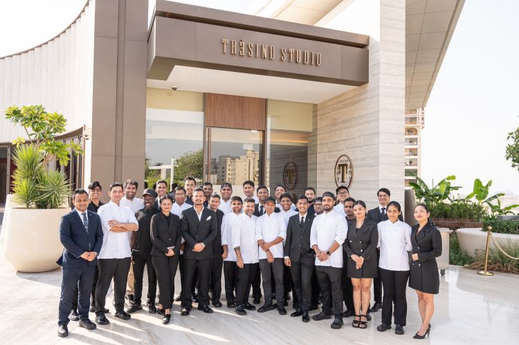 Himanshu Saini&nbsp;e il suo staff
