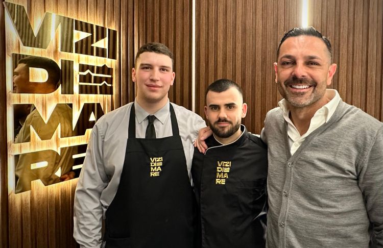 Luca Lipoma, a destra, con Antonio Rossi, chef, e 