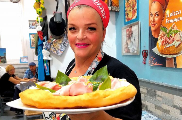 Teresa Iorio e la sua premiata pizza Femmena e Fri