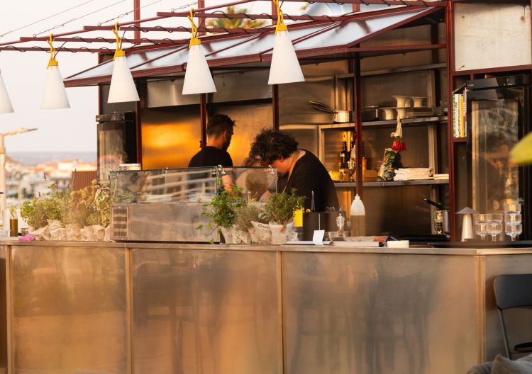 La cucina a vista di Terrazza Panorama