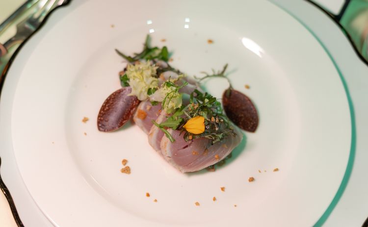 Ricciola affumicata, emulsione di sottobosco, porcini e lievito di birra