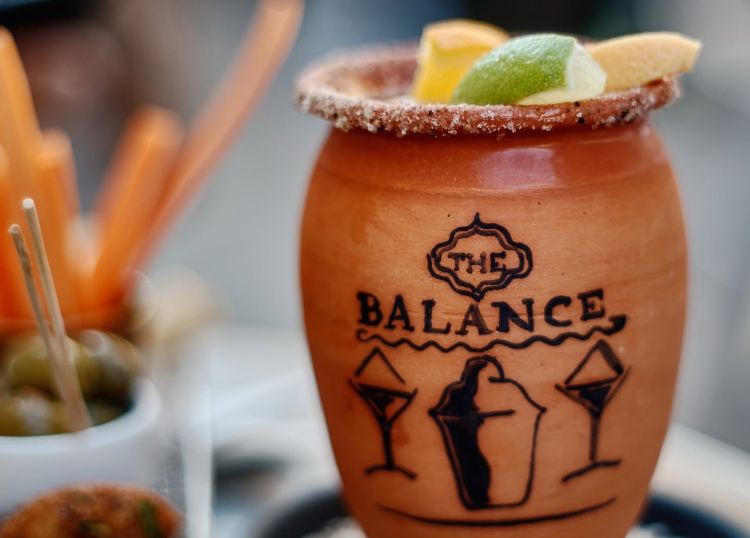 Un cocktail del The Balance
