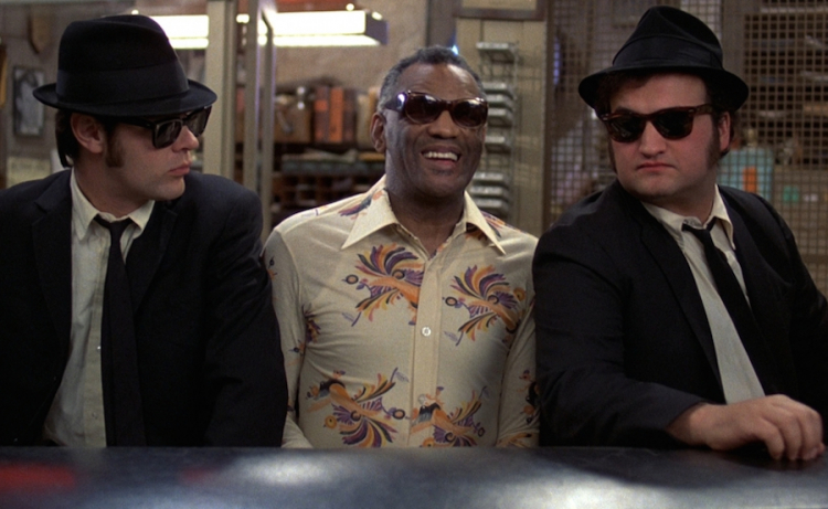 Nella guida rossa 2018, alla voce Lecce, la Michelin dichiara di preferire i Bros' Brothers ai celeberrimi Blue Brothers però nessuna stella per Floriano Pellegrino. Nella foto, una scena del film. Da sinistra: Dan Aykroyd, Ray Charles e John Belushi
