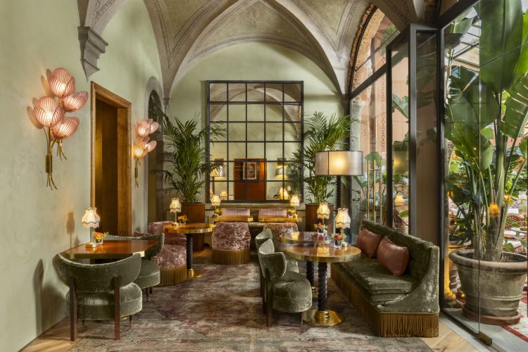 A firmare la drink list di 1564 Lounge Bar è Matteo Zed, corporate mixology director di Manfredi Collection e founder del pluripremiato The Court di Roma

