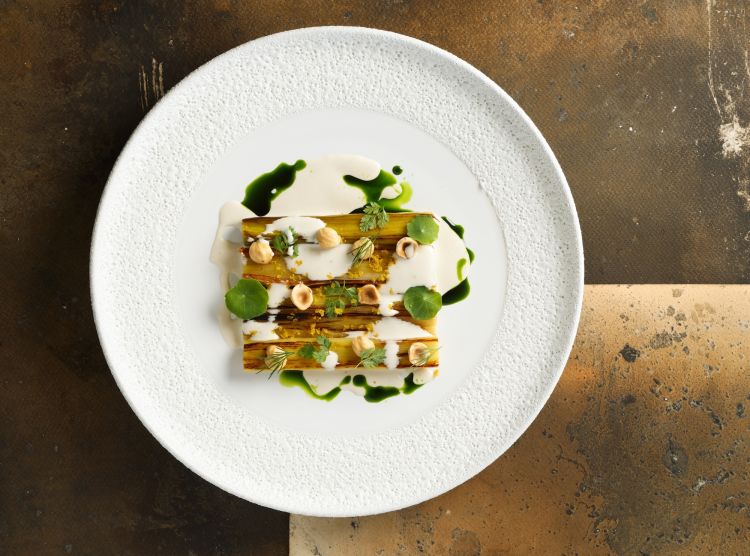 Porri, bagna cauda, bottarga di lavarello. Foto Matteo Carassale