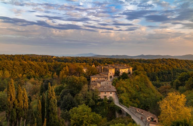 Il Borro è un borgo millenario, che custodisce tradizione, cultura e sostenibilità nel cuore del Valdarno in Toscana
