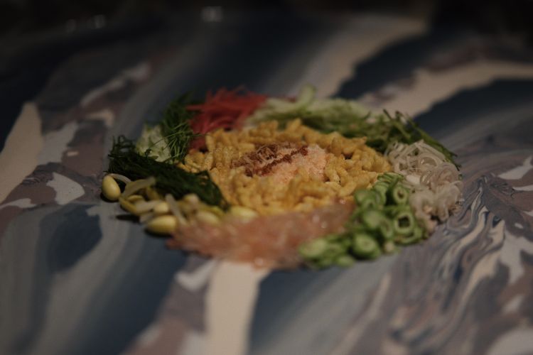 The Sea Holds The Forest: riso alla curcuma, erbe del Sud, salsa budu