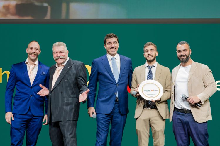 Al centro, Almir Ambeskovic, ceo di TheFork, con i