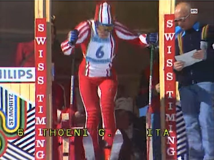 Gustav Thoeni, leggenda dello sci e della Valanga Azzurra, al via della seconda manche dello slalom ai Mondiali di St.Moritz 1974. Ottavo dopo la manche d'apertura, scese assumendosi ogni rischio e vinse il titolo iridato di speciale, bissando l'oro in gigante. Era il 14 febbraio di quasi mezzo secolo fa
