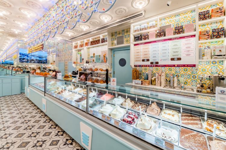 L'interno di una delle gelaterie Don Peppinu, oggi presenti a Catania, Taormina, Siracusa, Marzamemi, Ragusa, Marina di Ragusa e Marina di Modica