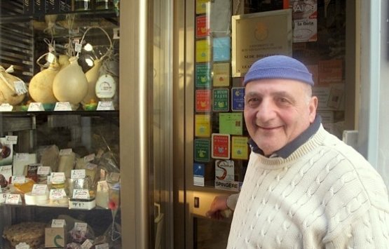 Antonio Tubelli in front of his Timpani e Tempura (photo by dissapore.com)