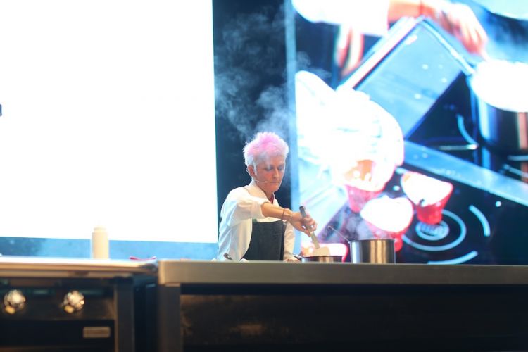 Cristina Bowerman sul palco di Gastromasa a Istanb