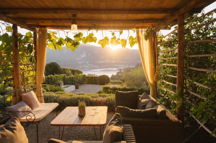 Vista sul Lago d'Orta al tramonto
