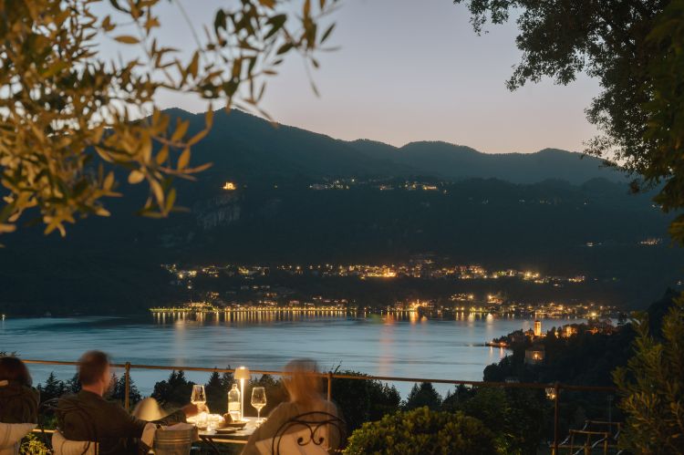 Cena con meravigliosa vista sul Lago d'Orta a 
