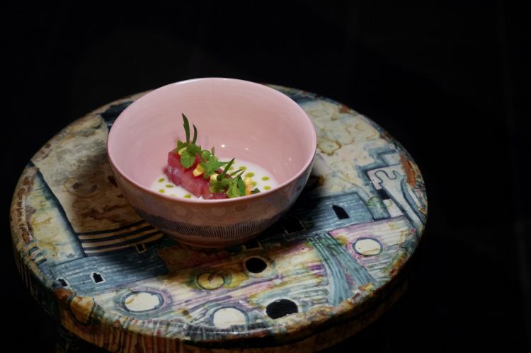 Tonno rosso, aguachile e mango: tartare di tonno rosso, leche de tigre, gel al mango
