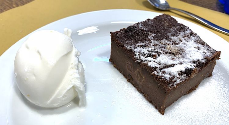 Gelato di ricotta e banana e Torta di pane al cacao
