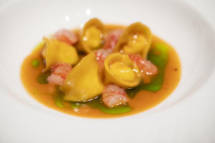 Tortello di ricotta con gambero rosso e bisque al Moscato di Trani
