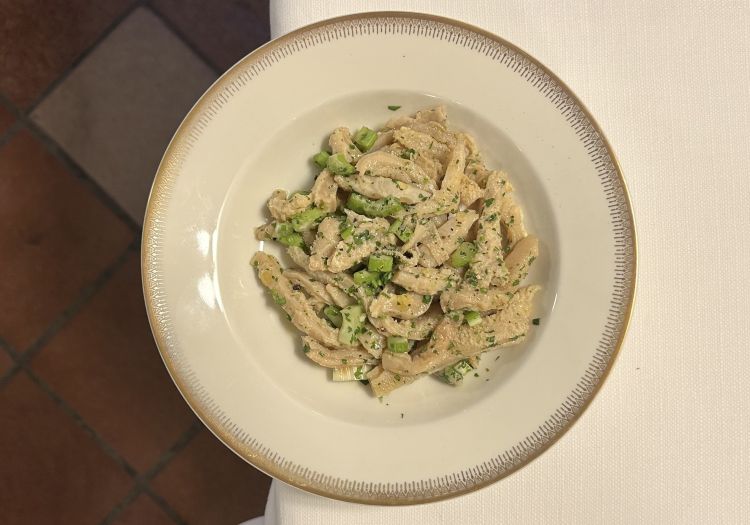 Insalata di trippa con sedano, limone e prezzemolo
