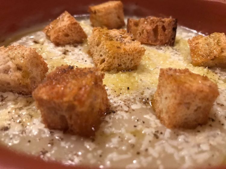 Diego Rossi: Soup of onion from Castrofilippo and Acquaviva, castelmagno and croutons
