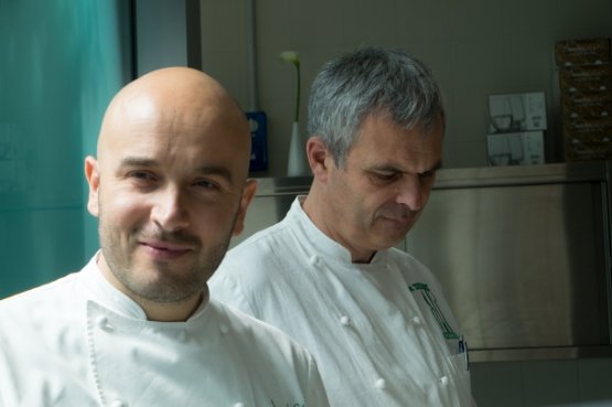 Sauro Ricci, a sinistra, con lo chef del Joia di Milano Pietro Leemann
