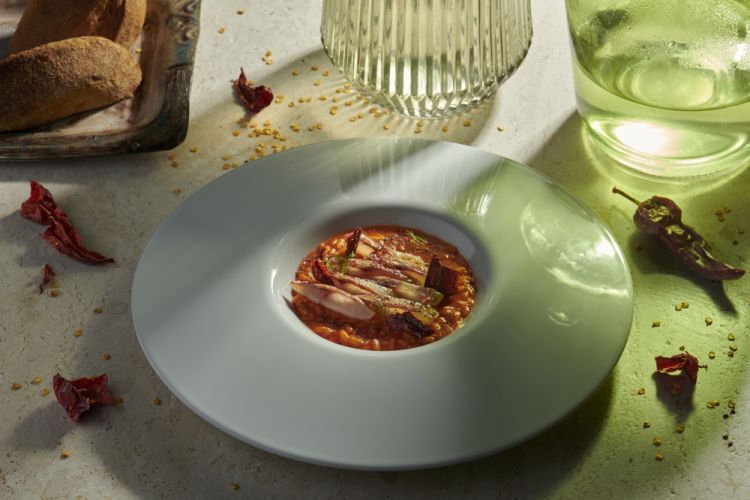 Risotto all'acqua di peperone arrostito e muggine marinato
