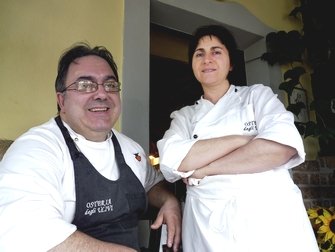 Enzo Barnabei e Maria Gabriella Testa, titolari dell'Osteria degli Ulivi di Montorio al Vomano (Te), +39.0861.592882