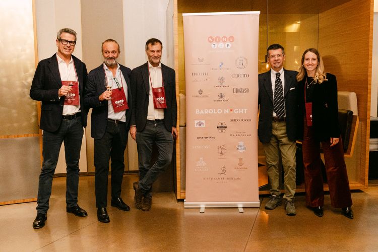 La grande squadra di WineTip: da sinistra, Fabrizio Cimiotta, Federico Pedrazzi, Alberto Cristofori, Massimo Cassamagnaga e Paola Debellis
