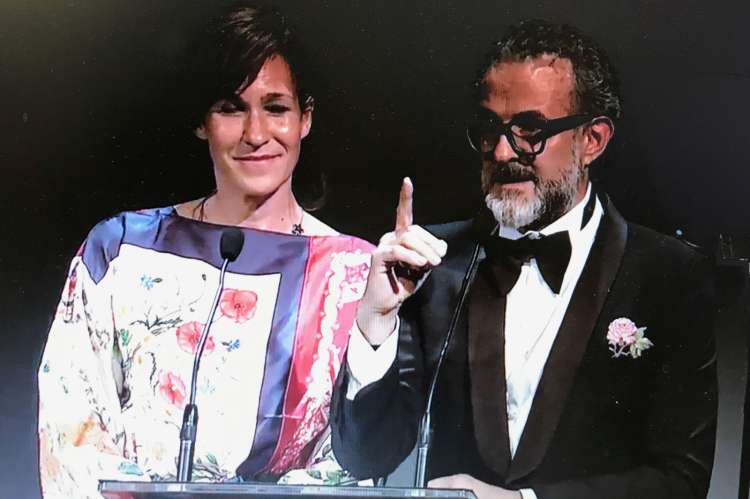 Massimo Bottura con la moglie Lara Gilmore: i due hanno entrambi ricordato l'importanza del lavoro fatto con il progetto dei Refettori
