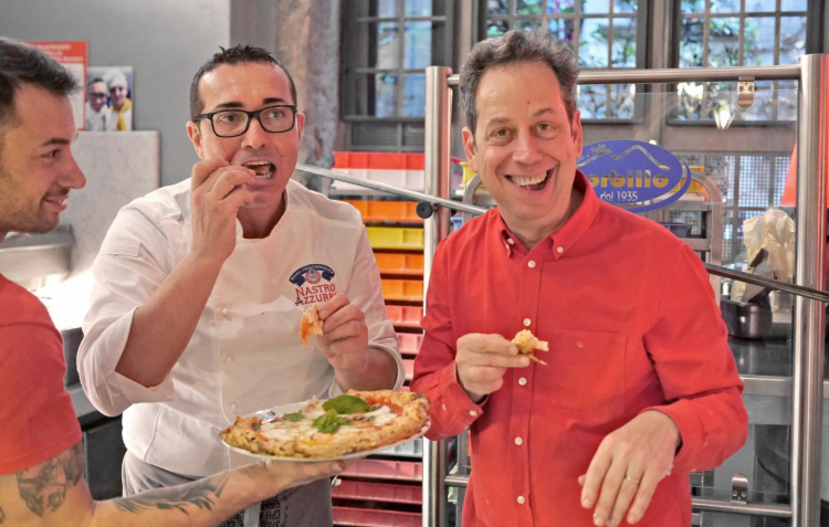 Daniel Young con Gino Sorbillo (foto Luciano Furia)