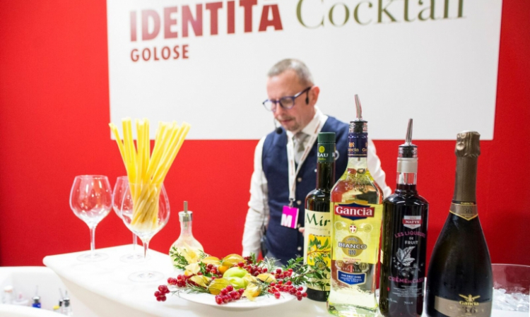 Fabiano Omodeo nel corso del "numero zero" di Identità Cocktail, lo scorso anno a Identità Milano 2017
