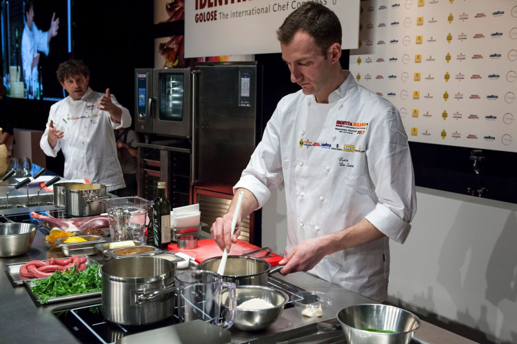 Luca De Santi and, in the background, Cesare Battisti of Ratanà
