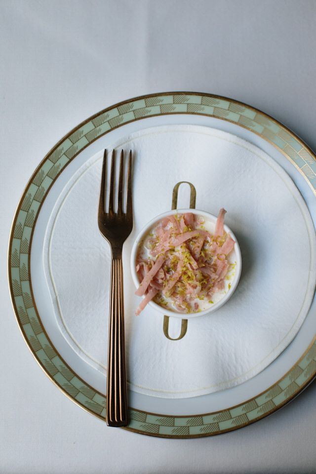 Uovo alla crema di rafano, mortadella e pistacchio
