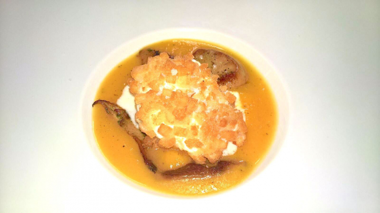 Uovo pochè croccante, zucca gialla, fonduta di maiorchino, funghi porcini dell’Etna e rosmarino
