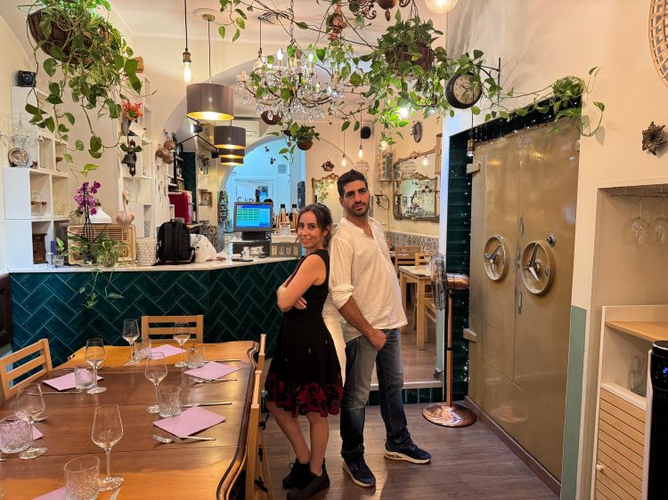 Valentina Puddu e Marchy Emadi, coppia nella vita e anche sul lavoro, al Cavò Bistrot
