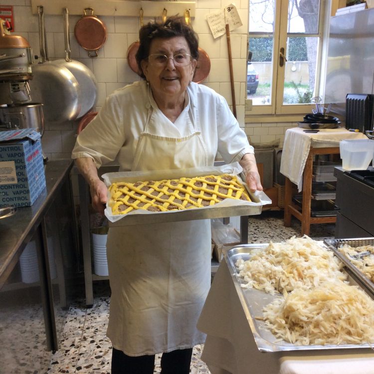 Mamma&nbsp;Vanda &egrave; rimasta in cucina fino all&rsquo;et&agrave; di ottantasette anni e ha tramandato a Maria Grazia tutto il suo sapere
