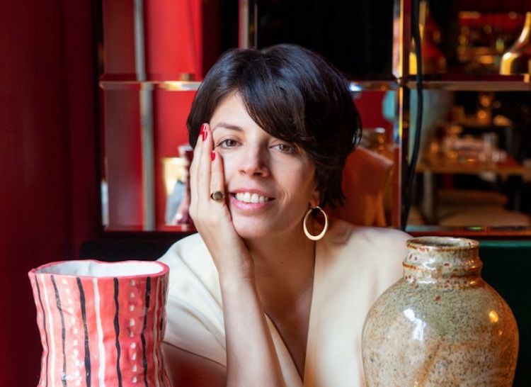 Vasiliki Pierrakea, greca di Kalamata nel Peloponneso, città famosa per le sue olive, vent'anni fa aveva scelto la Bocconi, e quindi Milano, senza più ripartire. Oggi è titolare di due locali in via Clusone: Vasiliki Kouzina e Vasiliki Kantina
