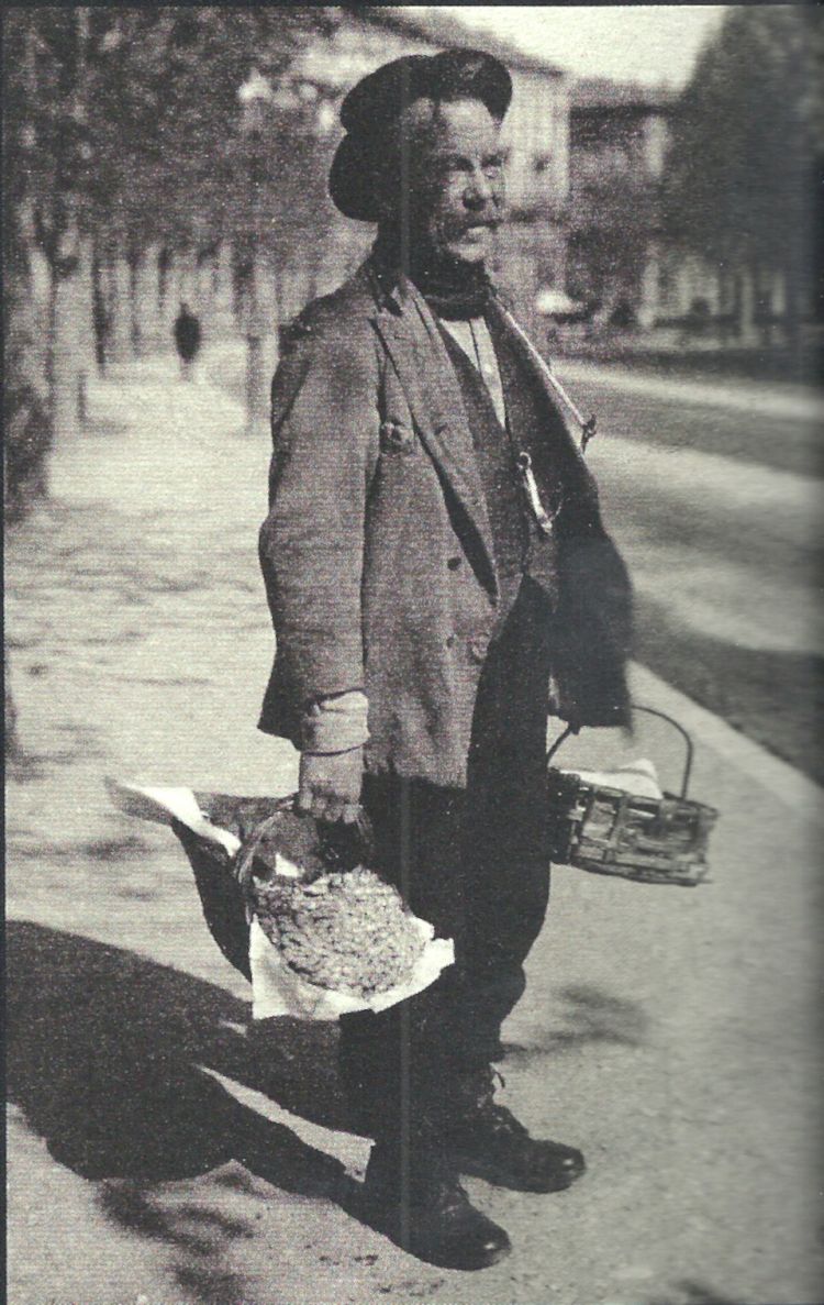 Venditore di rane a Milano, 1930. Fonte: Civico archivio fotografico Milano
