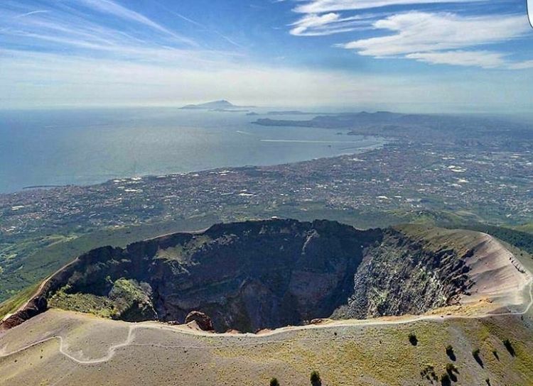 Il panorama dal cratere del Vesuvio