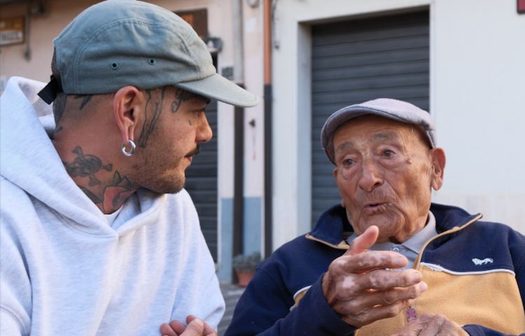 Buccio Cappello con un nonno