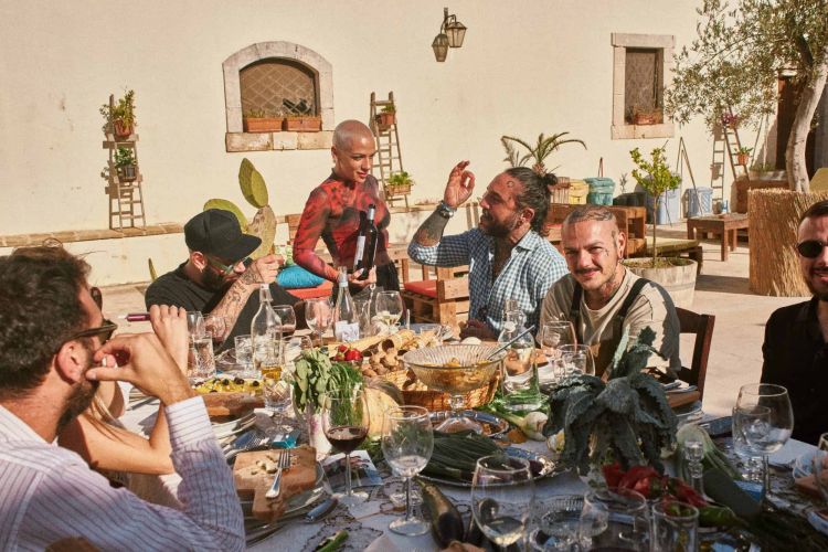 Tavolata conviviale di Via delle Palme