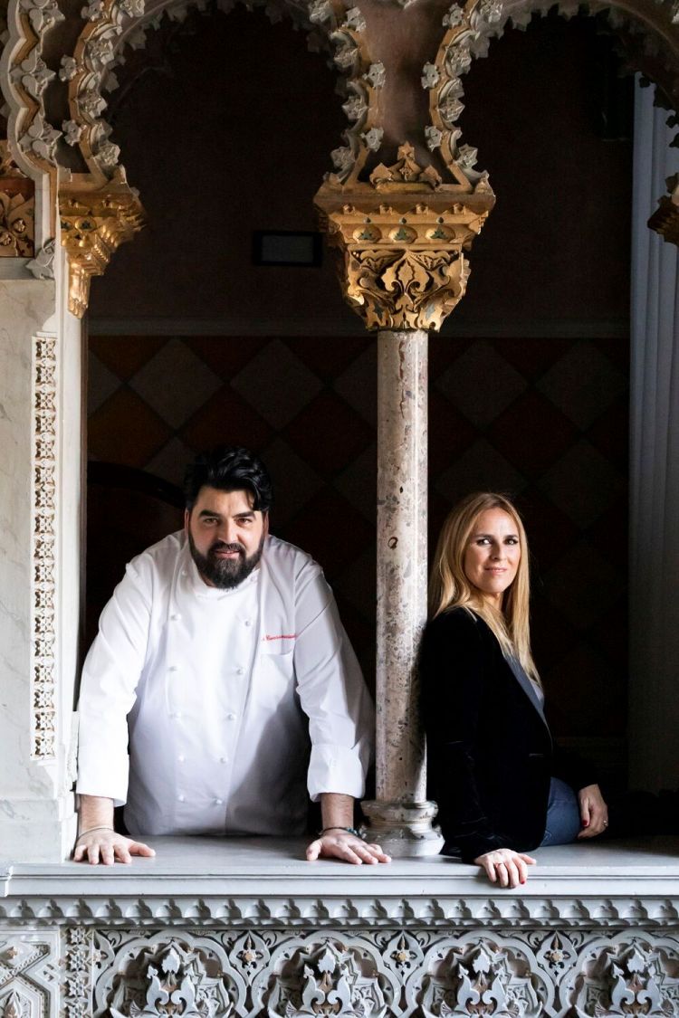 Cinzia e Antonino Cannavacciuolo, da oltre due decenni a capo di un'impresa che ha saputo coniugare hotellerie di qualità e cucina stellata