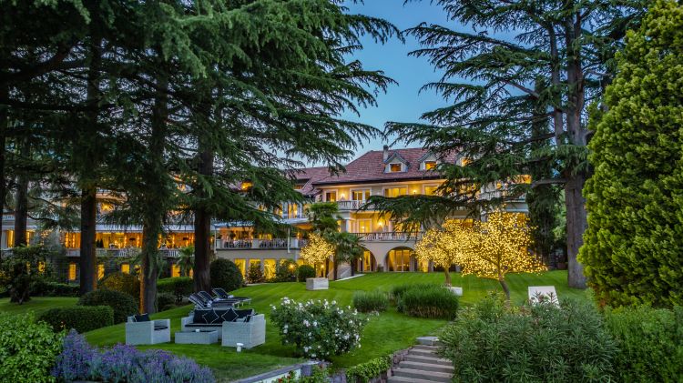 Villa Eden, 5 stelle lusso, ha 25 suite e è meta prediletta di Vip internazionali che qui vengono per rimettersi in forma, recuperare energie ed imparare uno stile di vita per invecchiare bene