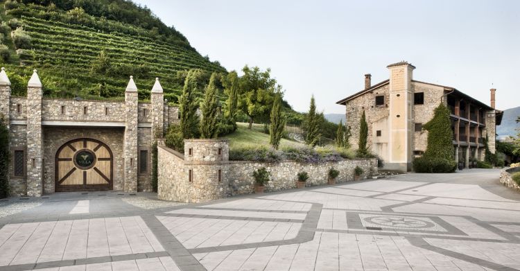 Villa Franciacorta è incastonata in un antico bor