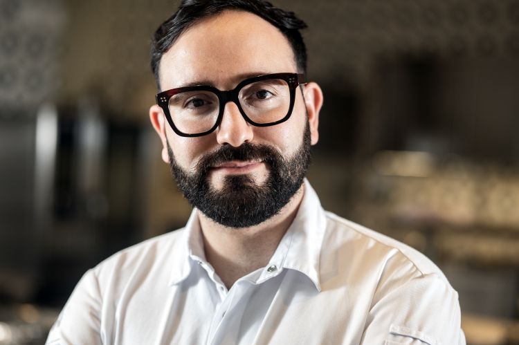Vincenzo Russo, classe 1995, campano di Gragnano, è resident chef di ristorante Bluh Furore