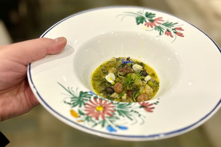 Virt&ugrave; del Primo Maggio, versione di mare, del ristorante Il Palmizio
